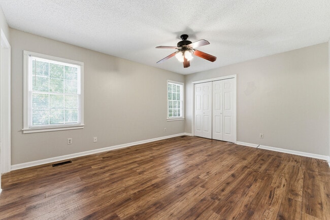 Building Photo - 50 Willowbrook Ct