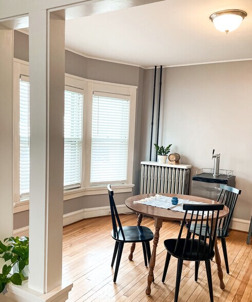 Dining Area - 2332 E Washington Ave