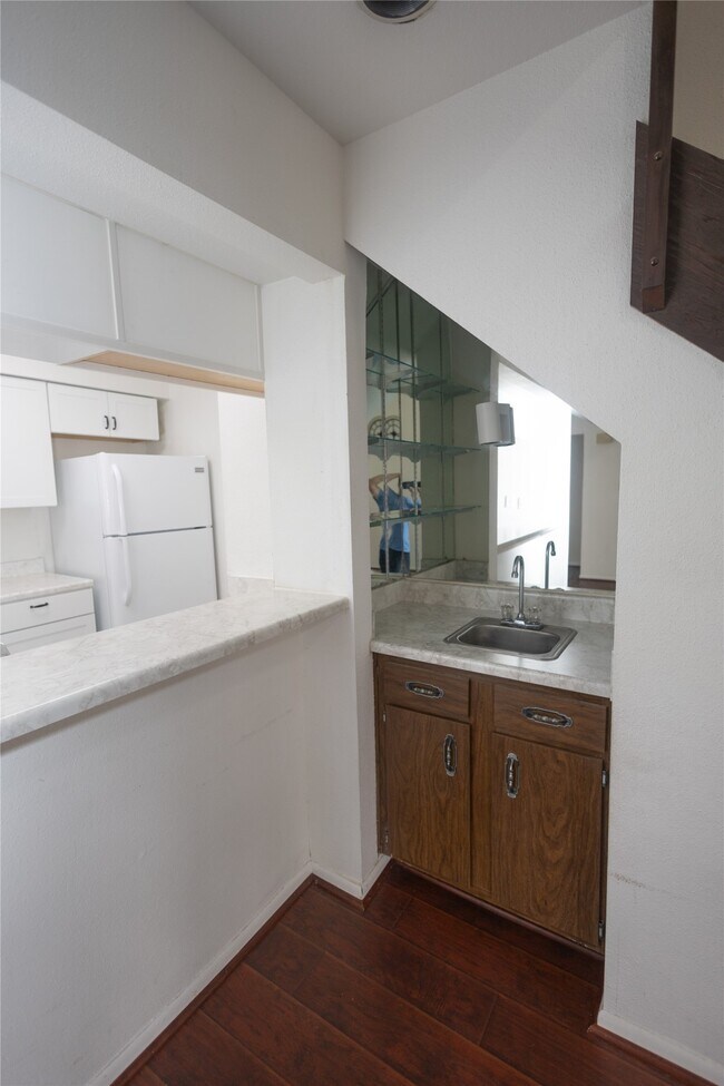 Building Photo - 8100 Cambridge St