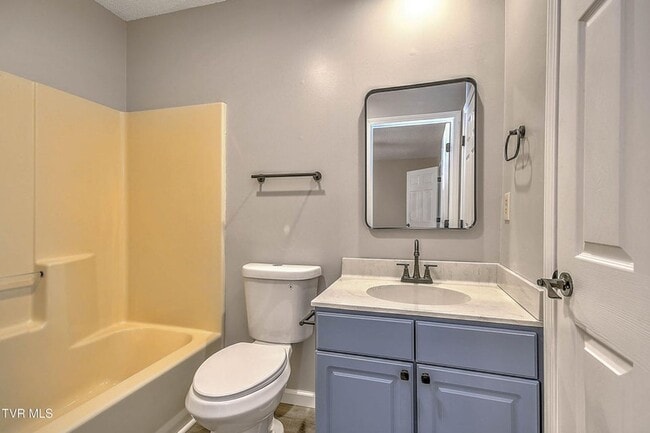 Building Photo - 2 Bedroom 1.5 Bath Townhome for Rent