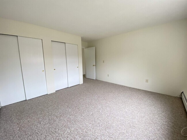 Building Photo - 385 Huse Rd