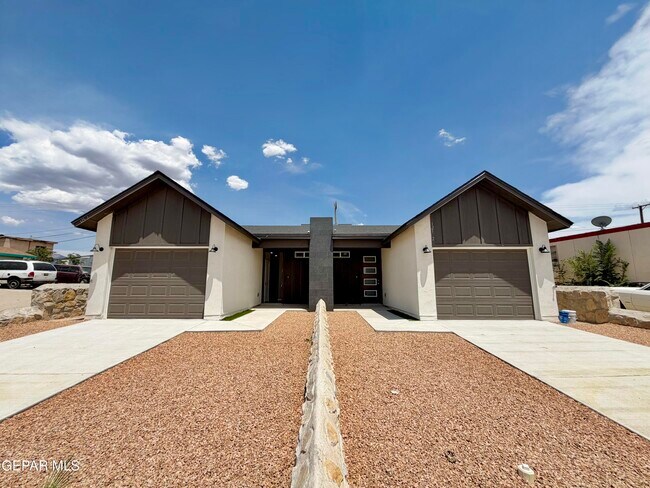 Building Photo - 125 Palma Dr