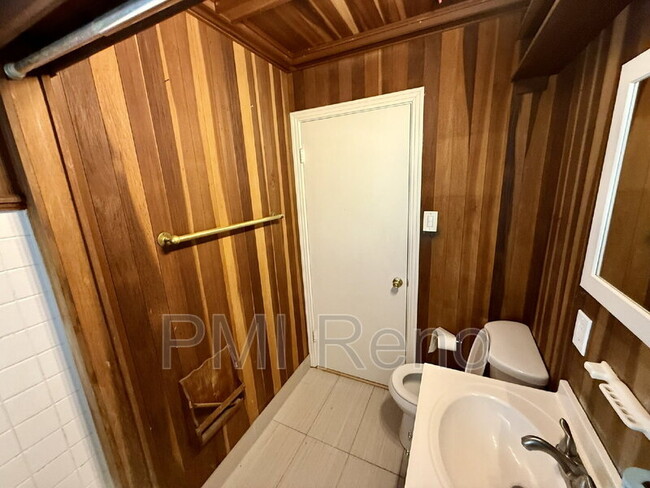 Primary Photo - 790 Topaz Dr