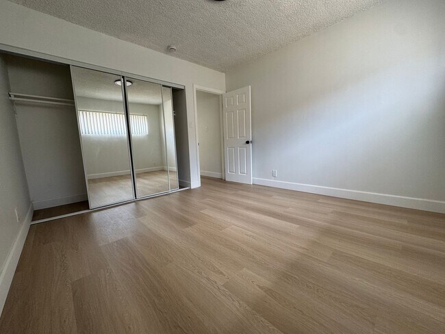 Building Photo - 835 W 165th Pl