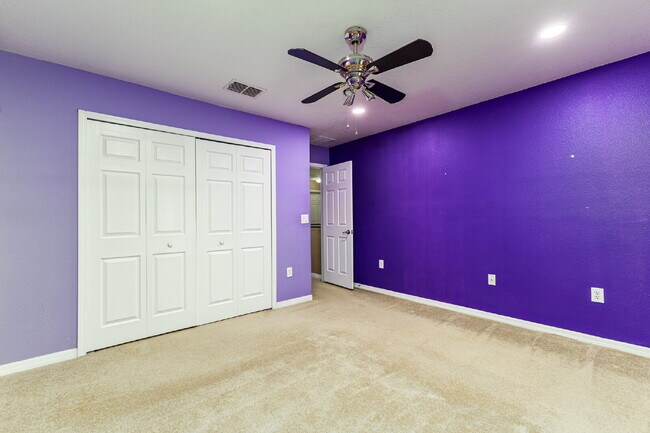 Building Photo - Beautiful 5 Bedroom Two-Story Home for Rent