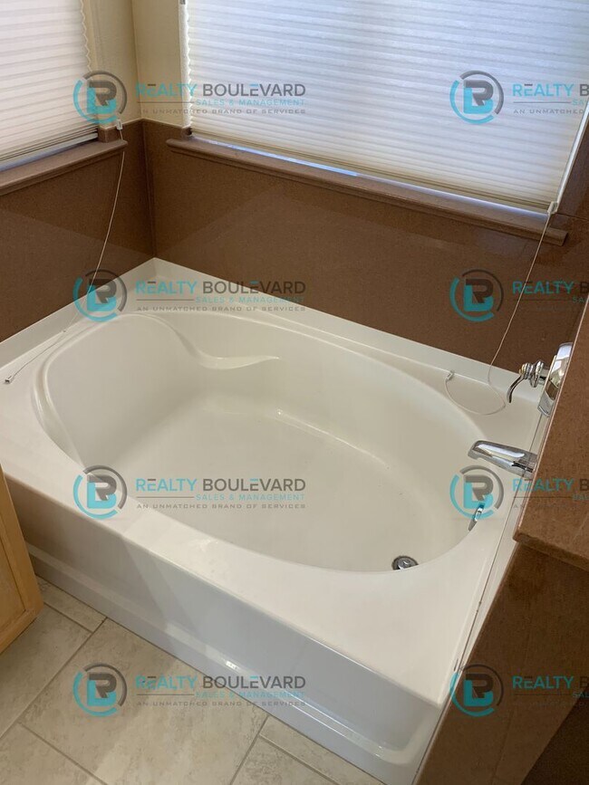 Building Photo - Beautiful 3 Bedroom, 2Bath, 3 Car Garage home in South Reno With Large Back Yard and Hot Tub!