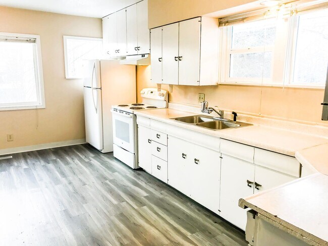 Building Photo - 917/ 917.5 West A St