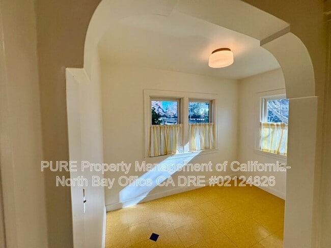 Building Photo - 400 Upham St