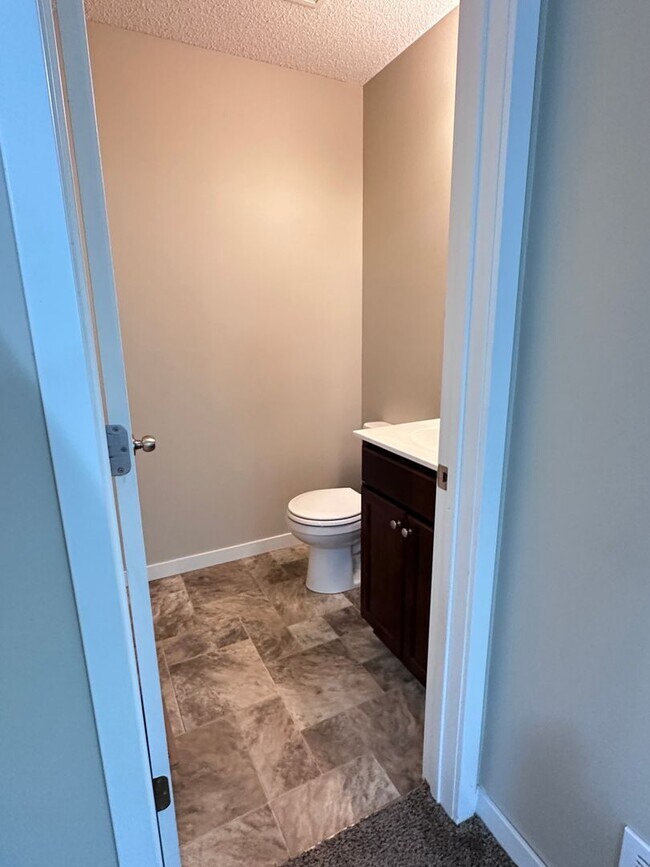Building Photo - Champlin Corner Unit Town Home, 2 Car Garage, Dishwasher, Washer/Dryer, Balcony