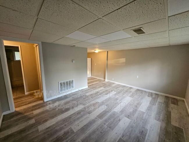 Building Photo - 2619 S St James Blvd