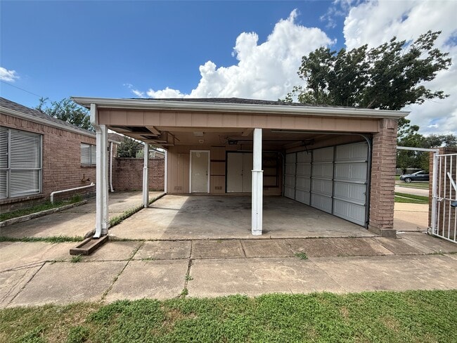 Building Photo - 16103 Camino Del Sol Dr