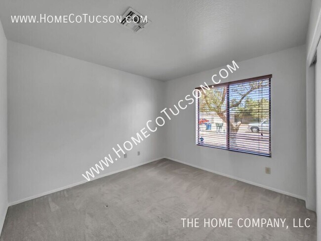 Building Photo - 1519 W Bloomfield Pl