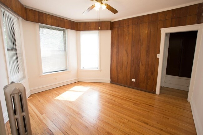 Interior Photo - 5411-5421 S. Ellis Avenue