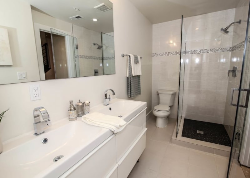 Building Photo - 811-818 8th St NE