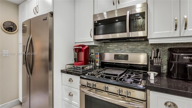 Building Photo - 3140 S Ocean Dr