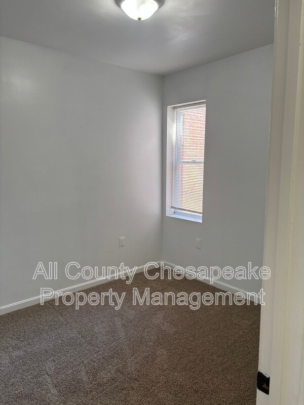 Building Photo - 2023 W Lanvale St