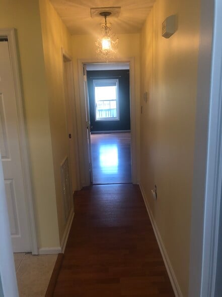 Building Photo - 108 Suffolk Cir