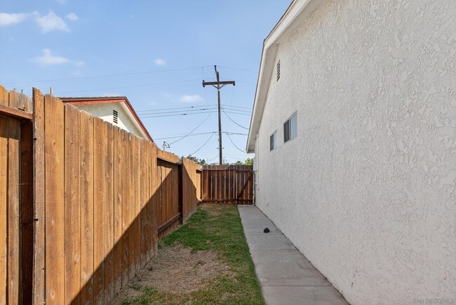 Building Photo - 3907 Genine Dr