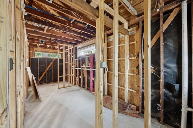 Building Photo - 553 Cane River Ln