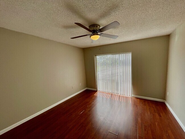 Building Photo - Charming 3-Bedroom, 2.5-Bath Townhome in Village Square Condominiums