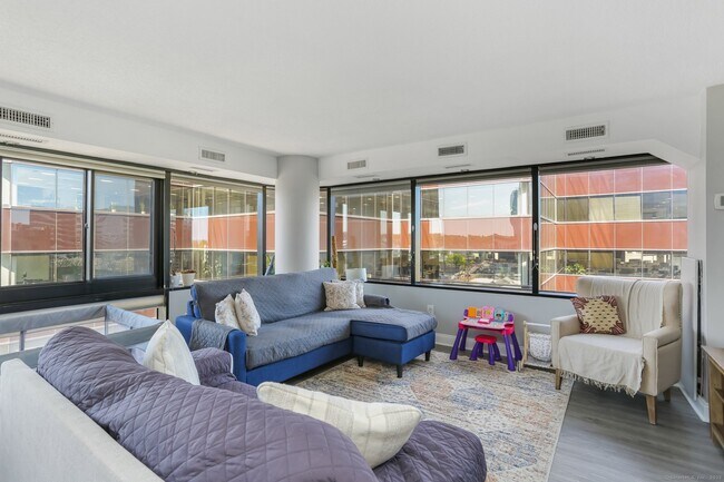 Building Photo - 127 Greyrock Pl