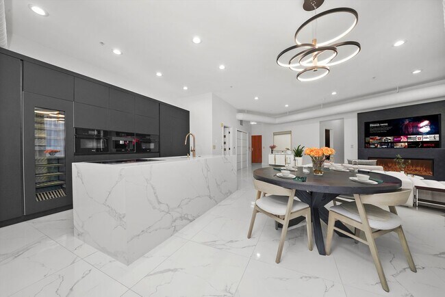 Building Photo - 450 Village Center Dr