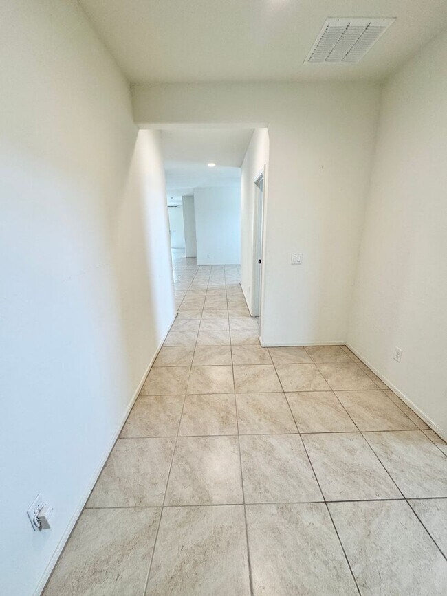 Building Photo - Beautiful 3 Bedroom 2 Bath Single Level Newer Built Home In Litchfield Park! Has Solar!