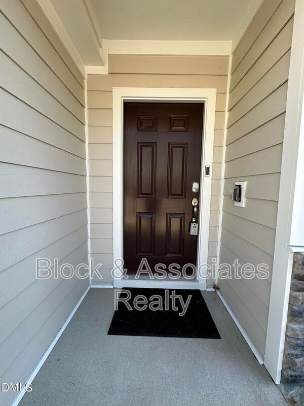 Building Photo - 608 Gimari Dr