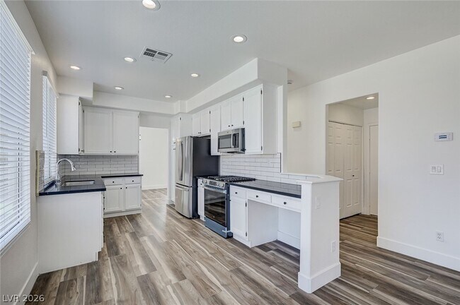 Building Photo - 242 Farlin Cir