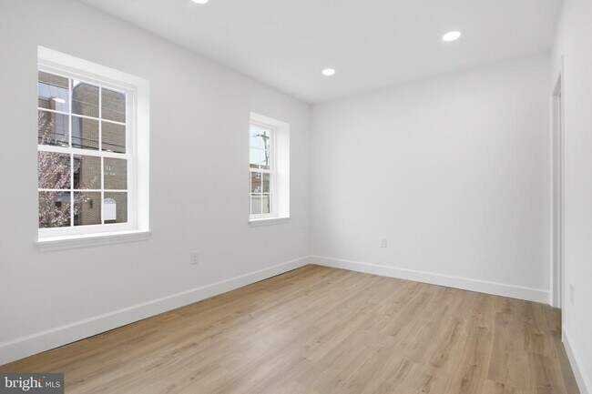 Building Photo - 100 W Front St