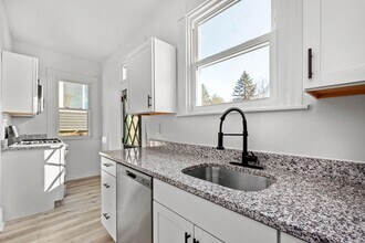 Building Photo - Stunning 3 bedroom home in Carrick available August 1!