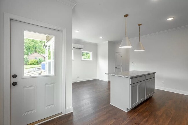 Building Photo - 5558 Stream Ln