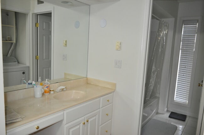 Building Photo - 29 Crocus Ln