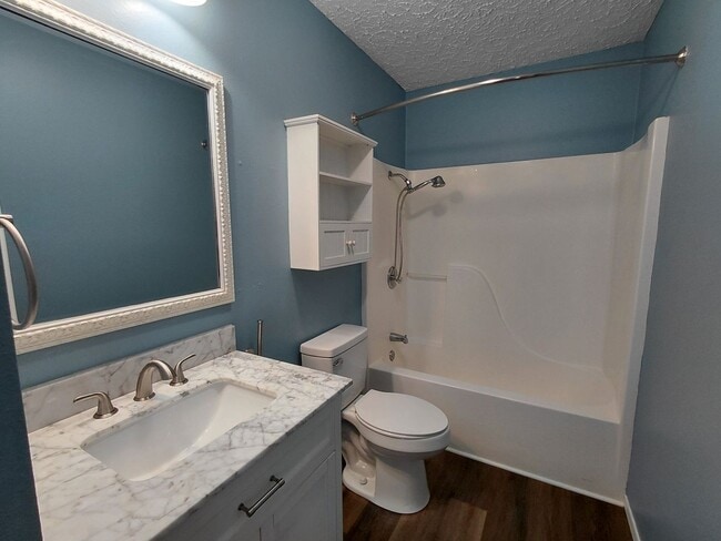 Building Photo - 15430 Top Dr