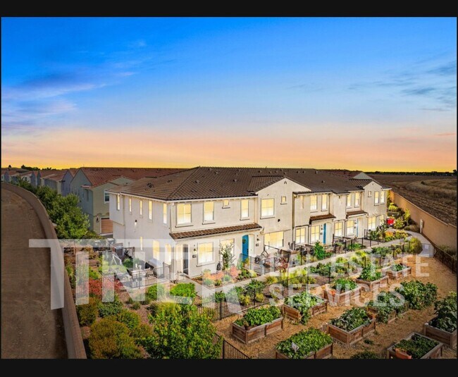 Building Photo - 5301 E Commerce Way