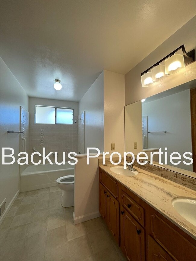 Building Photo - Beautiful four bedroom home in South Salinas