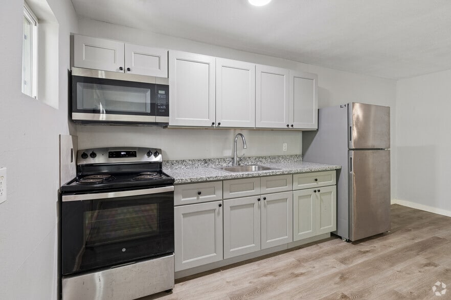 1BR, 1BA - 550SF - Kitchen - Sunset Valley Apartments