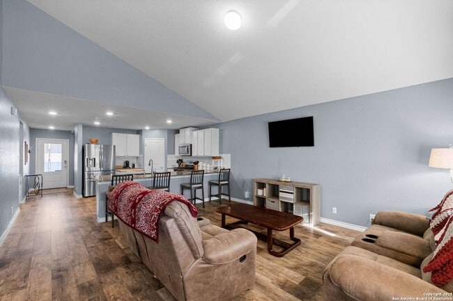 Building Photo - 511 Diamond Shls