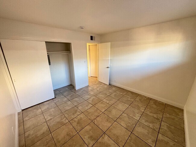 Building Photo - Charming 2Bed/1Bath ground floor apartment located in North Las Vegas- Move in Special- First Mon...