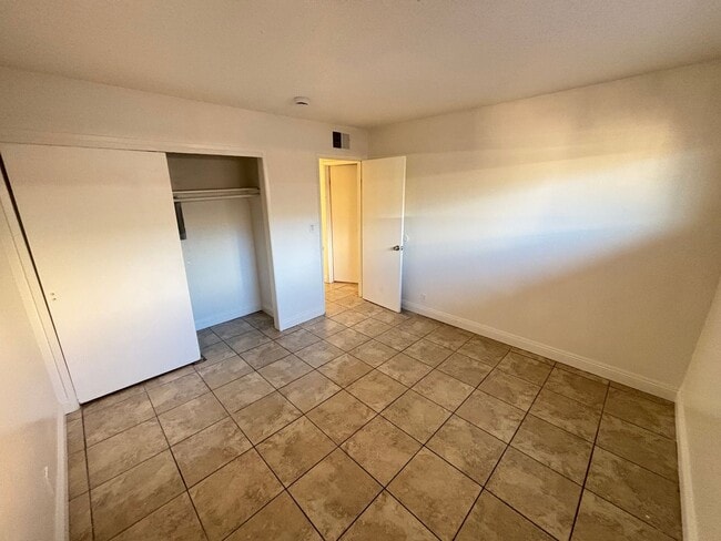 Building Photo - Charming 2Bed/1Bath ground floor apartment located in Northern/Central part of Las Vegas