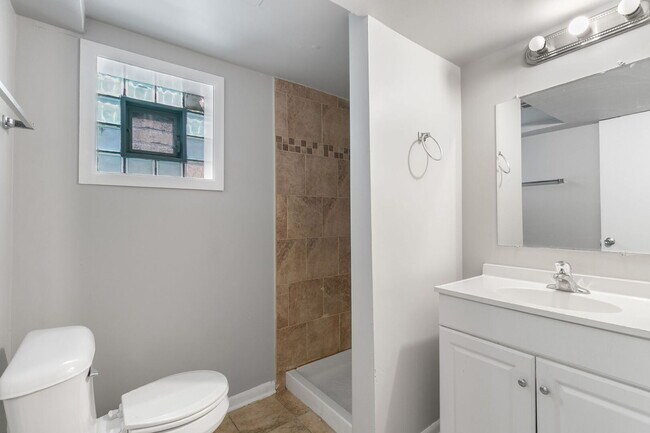 Building Photo - 7216 S Central Park Ave