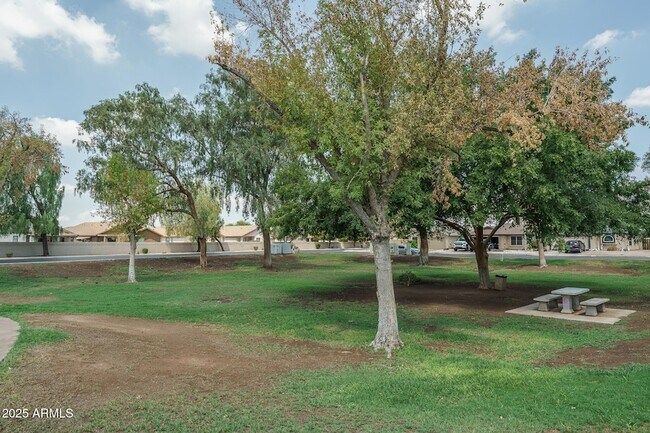 Building Photo - 6450 W Lawrence Ln
