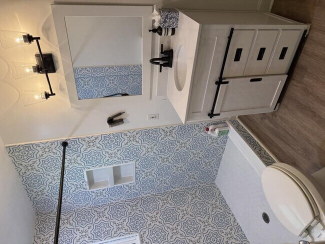 Building Photo - 2901 Lindsay Ave