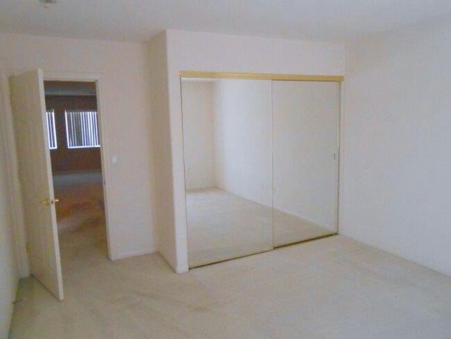 Building Photo - Beautiful 4 Bedroom Home in Summerlin