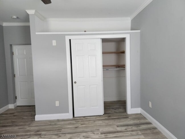 Building Photo - 145 W Clinton St