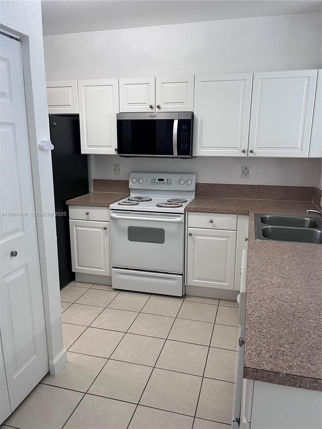 Building Photo - 3355 NE 13th Cir Dr