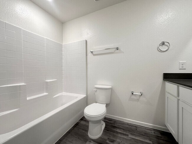 Building Photo - Decatur & Serene