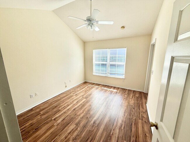 Building Photo - 3202 Parkchester Square Blvd