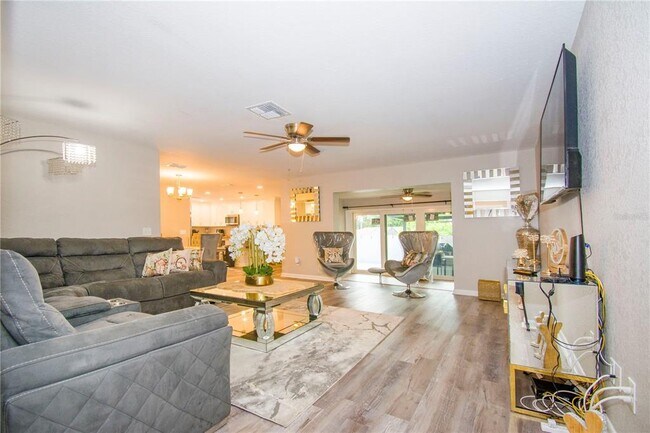 Building Photo - 1504 Hallam Dr