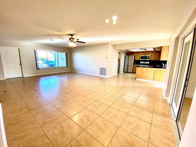 Building Photo - 213 NE 9th Ave